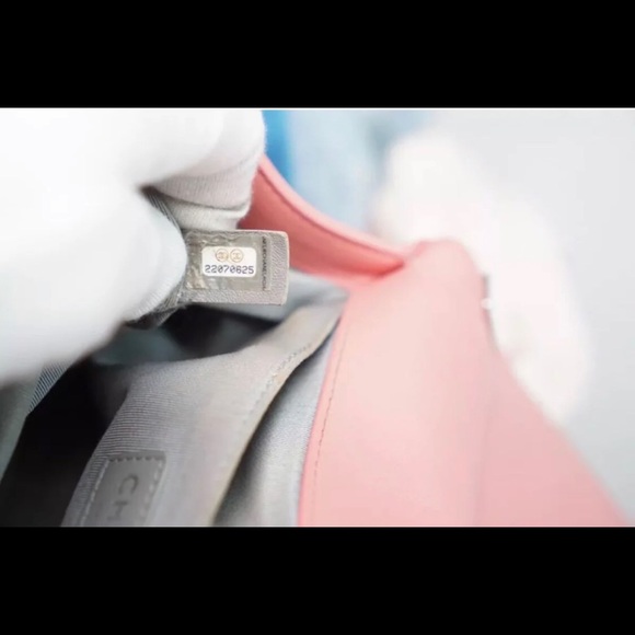 Authentic CHANEL Pink Boy Bag Flap Chevron medium - Picture 3 of 6